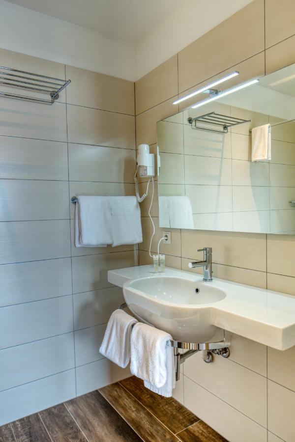 Hotel 1001 Nott เอยิลส์สตาดีร์ ภายนอก รูปภาพ